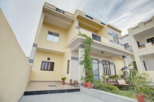 Graceful 3bhk Apartment In Udaipur