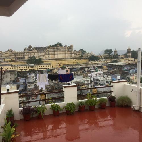 Hotel Shivam Paying Guest House,u