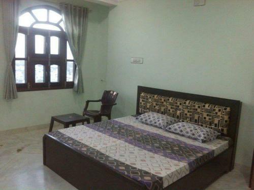 Hotel Shivam Paying Guest House,u