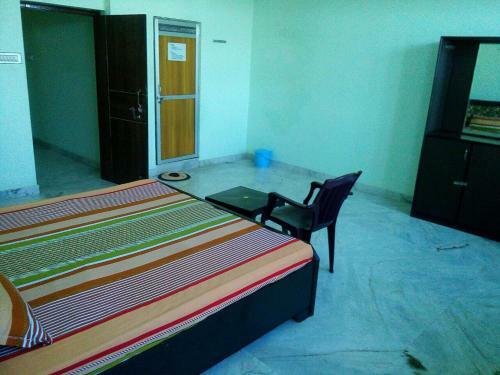 Hotel Shivam Paying Guest House,u