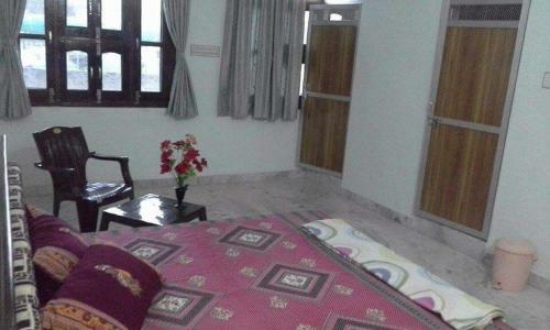 Hotel Shivam Paying Guest House,u