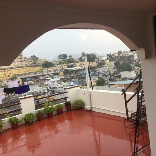 Hotel Shivam Paying Guest House,u