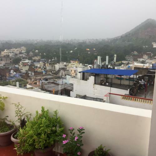 Hotel Shivam Paying Guest House,u