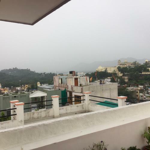 Hotel Shivam Paying Guest House,u