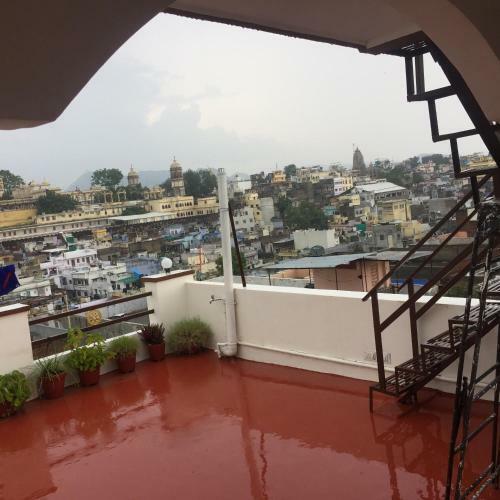 Hotel Shivam Paying Guest House,u