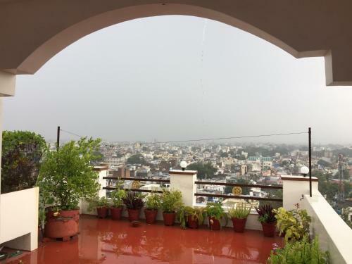 Hotel Shivam Paying Guest House,u