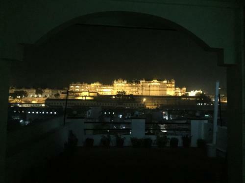 Hotel Shivam Paying Guest House,u