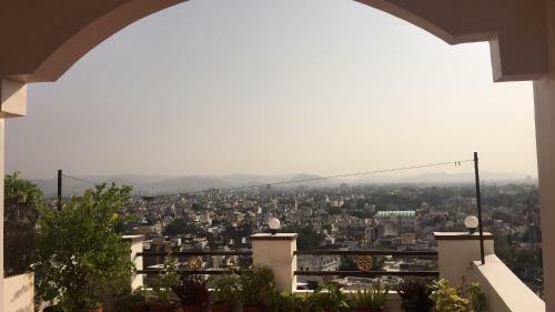 Hotel Shivam Paying Guest House,u