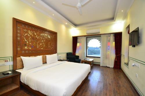 Hotel Aaram Mahal By Pachar Group