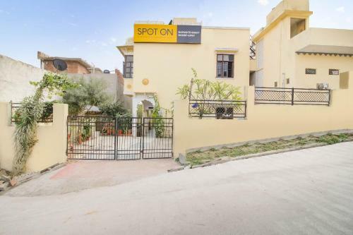 Hostal Spot On 43967 Namaste Guest House