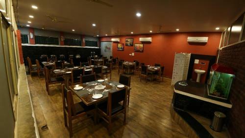 Hotel Gazebo Inn Resort Udaipur