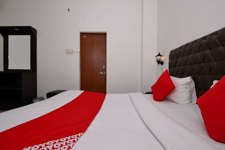 Oyo 12193 Sandhya Hotel