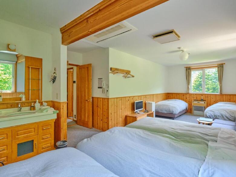Bed & Breakfast Penshion Asanebou