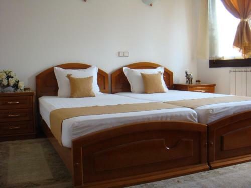 Elegance Hotel