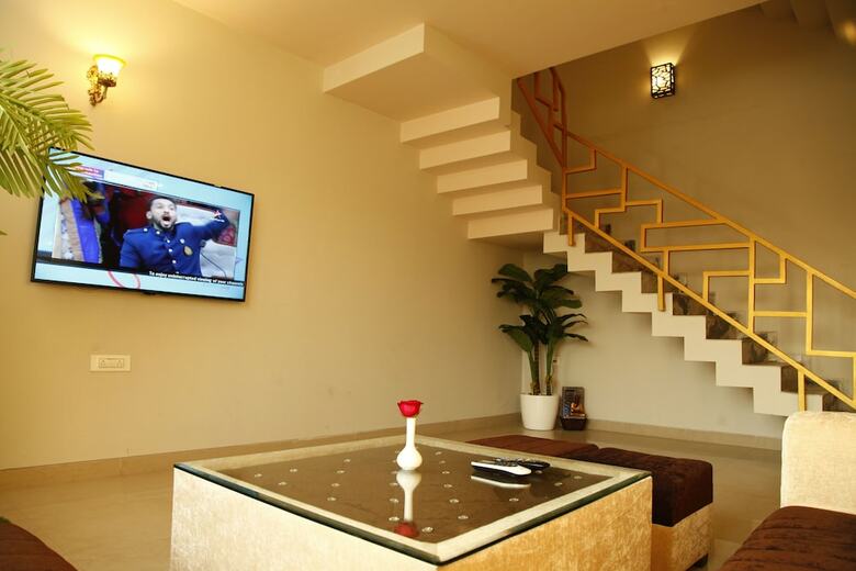 Hotel Anandam Clarks Inn Suites Vrindavan