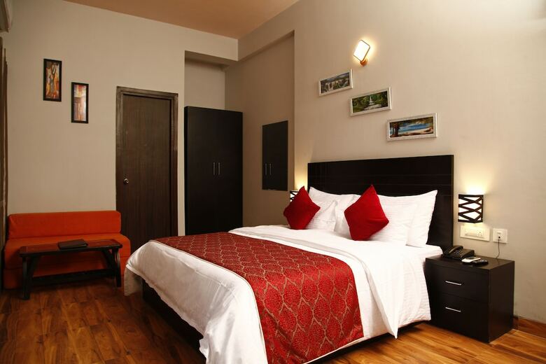 Hotel Anandam Clarks Inn Suites Vrindavan