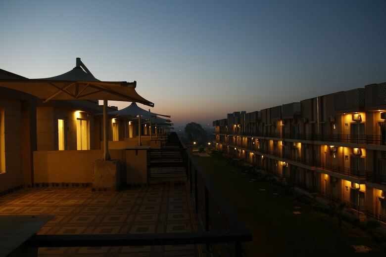 Hotel Anandam Clarks Inn Suites Vrindavan