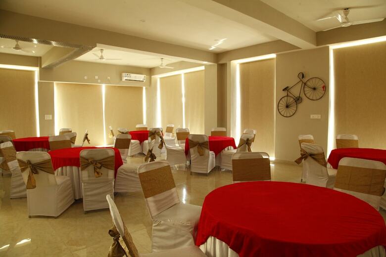 Hotel Anandam Clarks Inn Suites Vrindavan