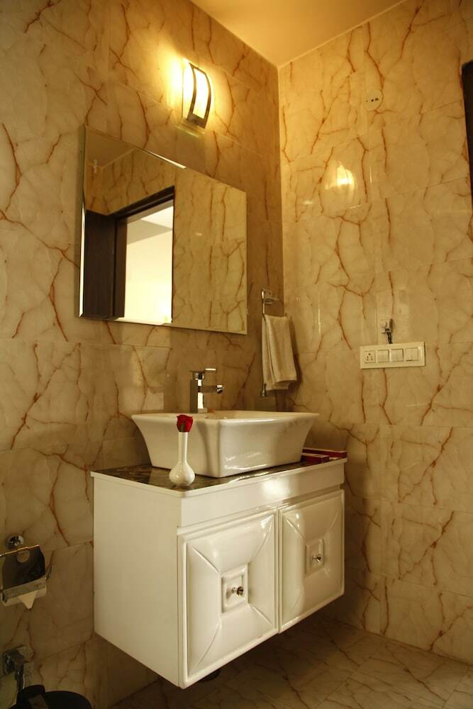 Hotel Anandam Clarks Inn Suites Vrindavan