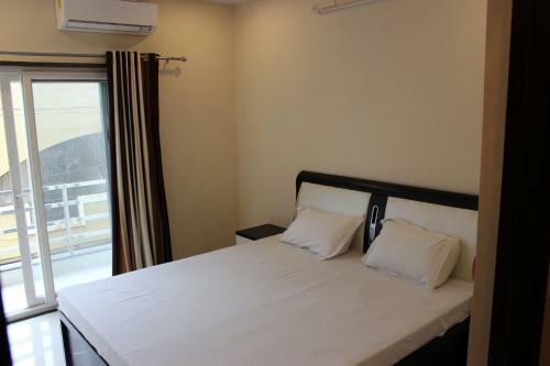 11 Flowers Serviced Apartments