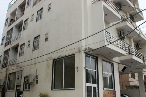 11 Flowers Serviced Apartments