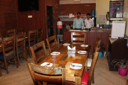 11 Flowers Serviced Apartments
