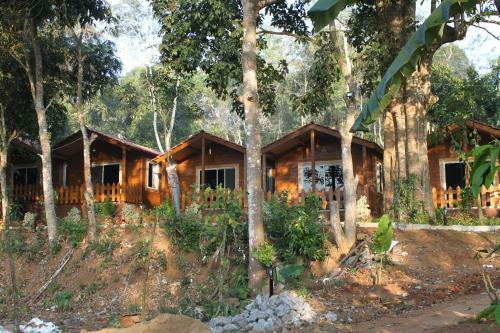 Oyo 26892 Coorg Amodhini Wood Cottage Suits