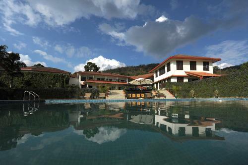 Hotel Amritara Ambatty Greens Resort
