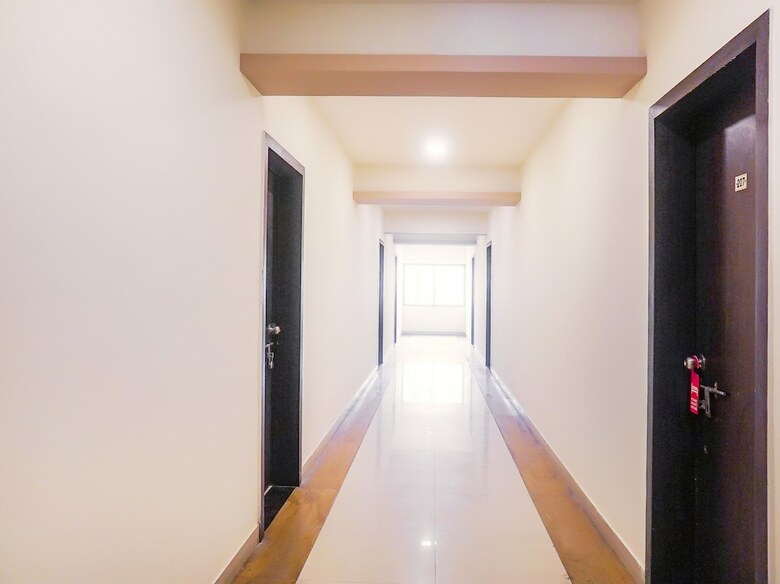 Oyo 13583 Hotel Paradise Inn