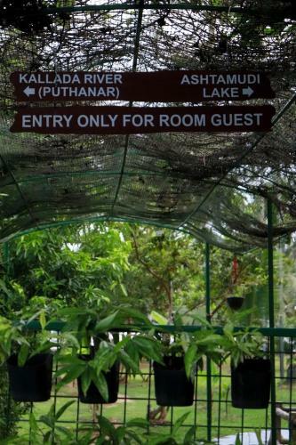Hotel Lake N River Resort Munroe Island