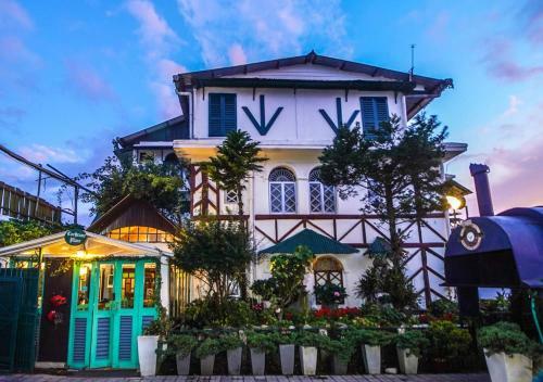 Cochrane Place Hotel