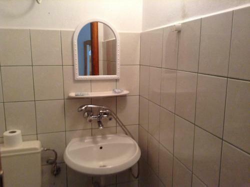 Hostal Vanda Guest House