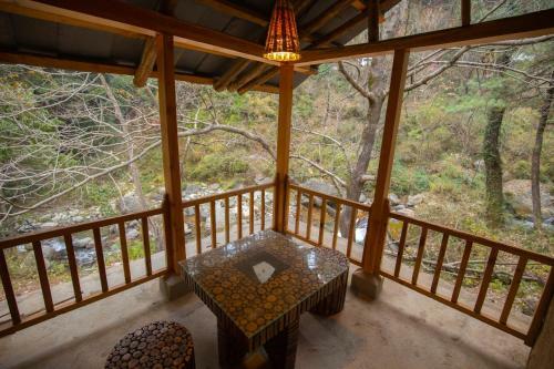 Albergue Mudhouse Jibhi, By E-living Project