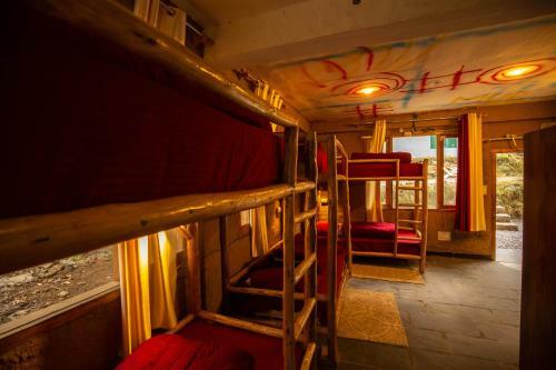 Albergue Mudhouse Jibhi, By E-living Project