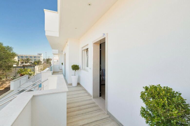 Absolute Suite Apartments