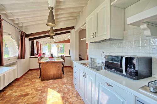 Empoli Apartment Sleeps 4 Air Con