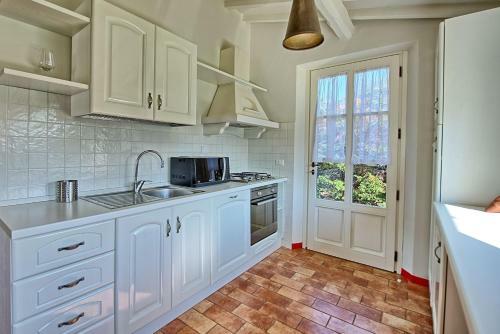 Empoli Apartment Sleeps 4 Air Con