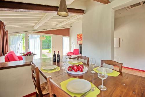 Empoli Apartment Sleeps 4 Air Con
