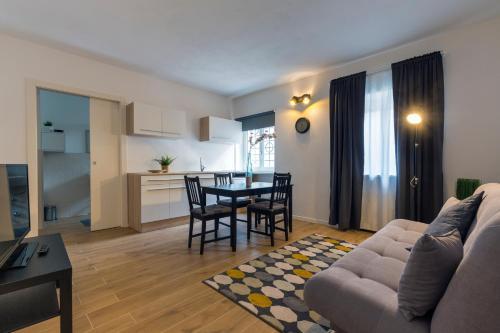 Emotion Living Design Apartment & Room
