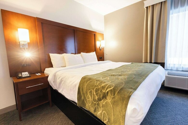 Hotel Comfort Suites