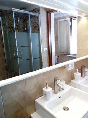Rosselli Charme Apartment- Centro -