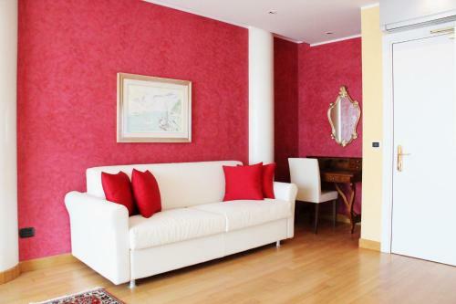 Ruhl Beach Hotel & Suites