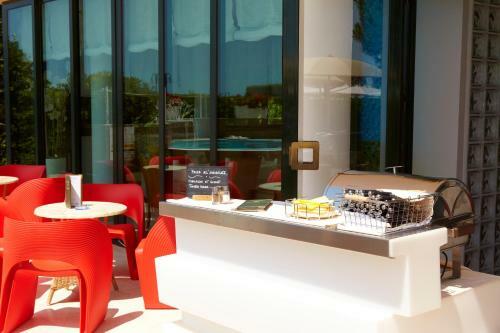Ruhl Beach Hotel & Suites