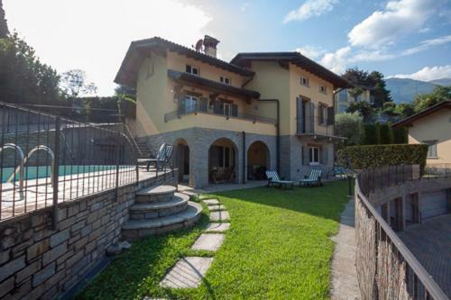 Villa Le Rose Sleeps 8