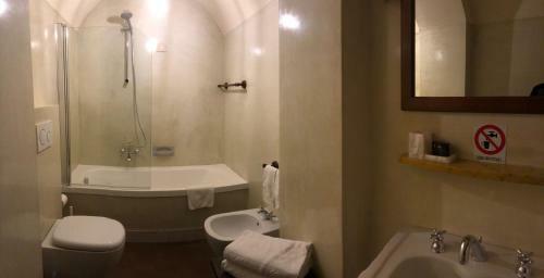 Hostal The Club Guest House