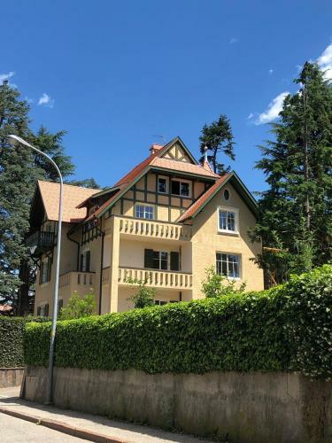 Hostal Villa Tell Rooms And Suites
