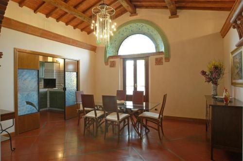 Montaione Apartment Sleeps 8 Pool Wifi