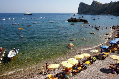 Marina Del Cantone Villa Sleeps 14 Air Con