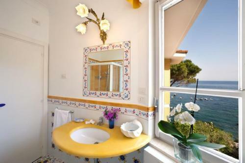 Marina Del Cantone Villa Sleeps 14 Air Con