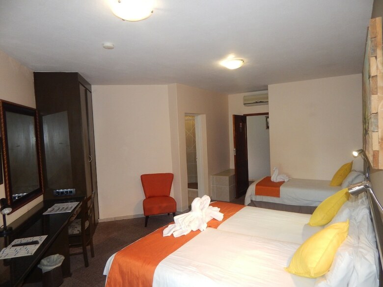 Elephant Lake Hotel